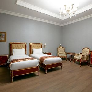 Superior Twin Room Atrium View